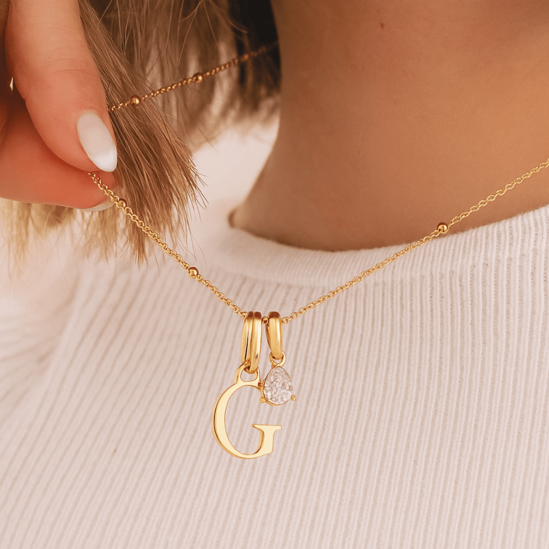 Collana con lettera e pietra portafortuna Ayla